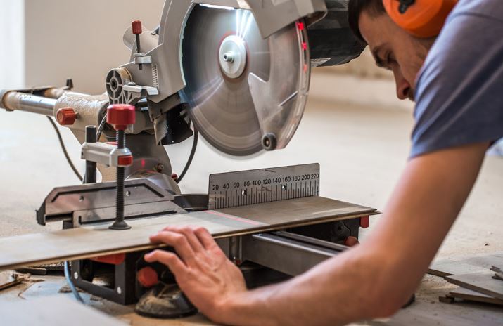 11 Best Miter Saw in 2023 (For beginners)