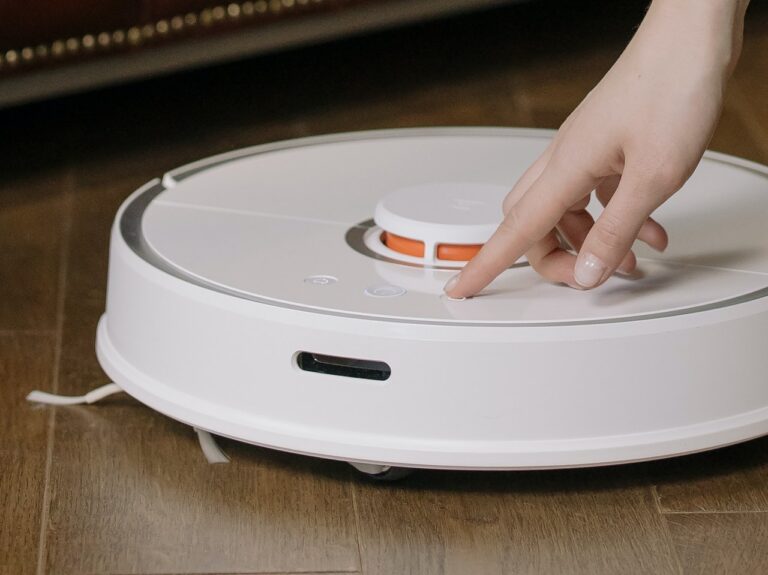 How Does a Robot Vacuum Cleaner Work? 