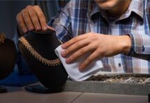 How to Clean Jewelry at Home (With Home Ingredients) 5 Easy Ways to Clean Jewelry at Home