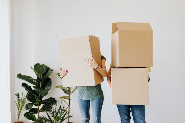 Pros And Cons: DIY Moving vs Hiring Professional Movers