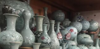 How is Korean celadon pottery made?